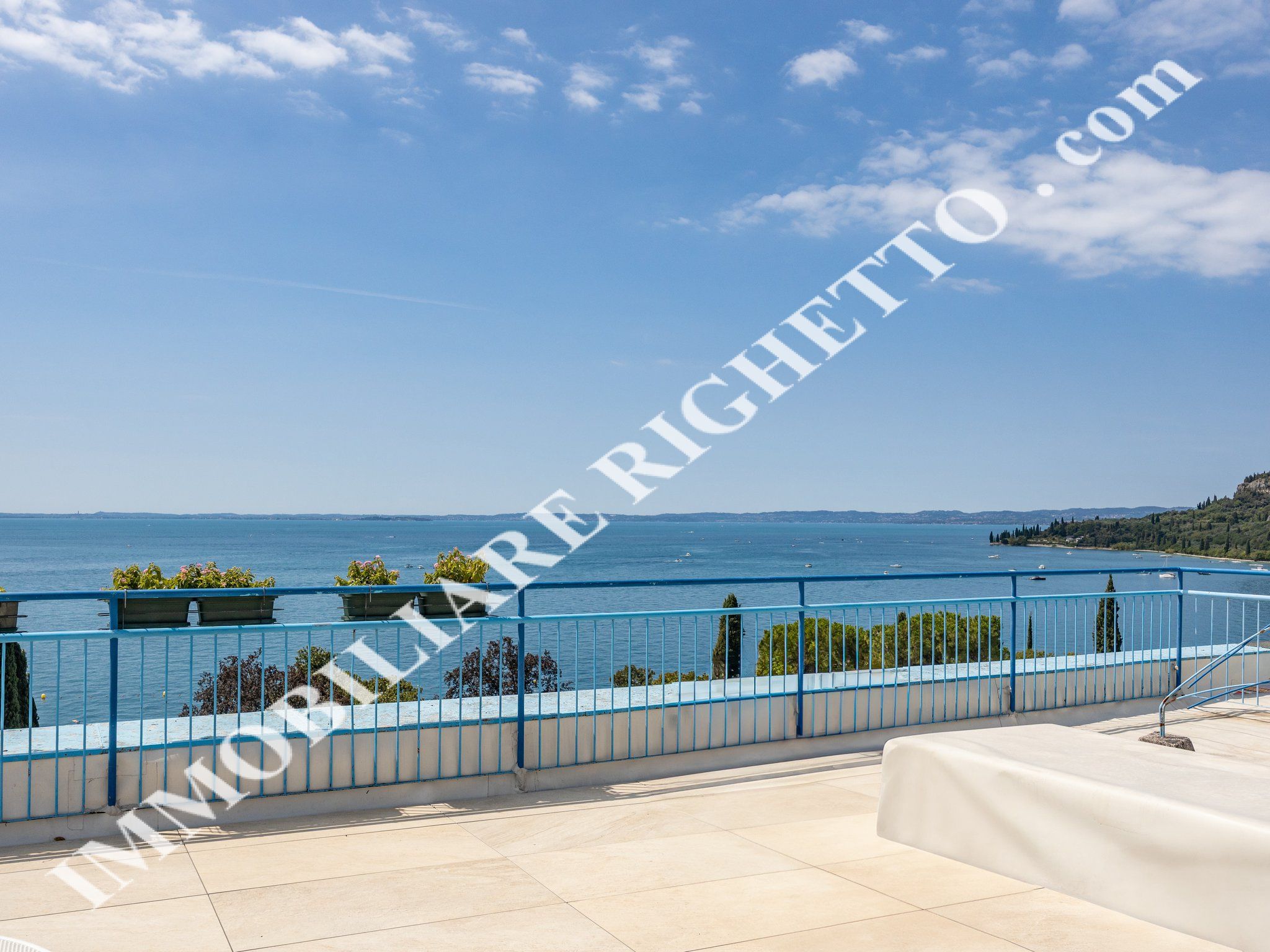 offerta immobile in vendita Luminoso appartamento con parziale VISTA LAGO.