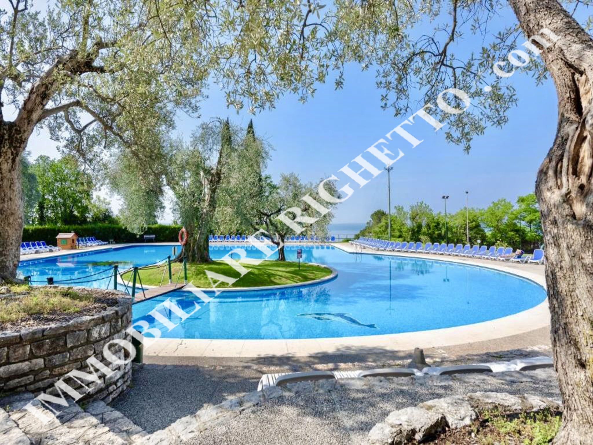 offerta immobile in vendita Luminoso appartamento con parziale VISTA LAGO.