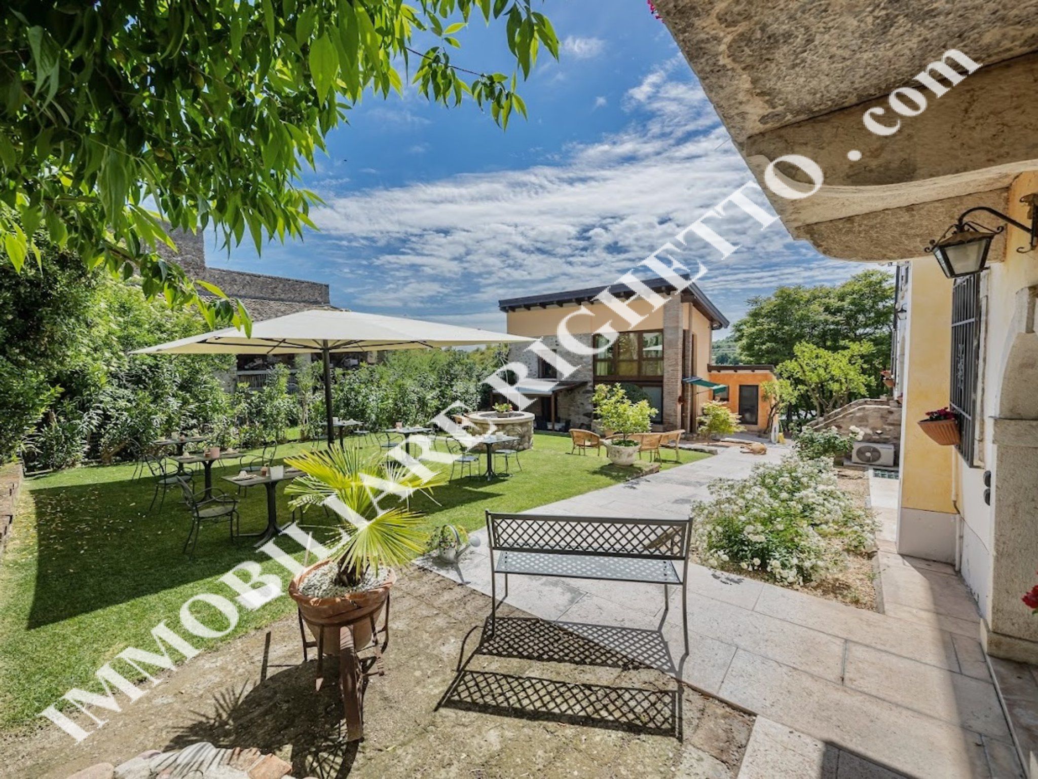 offerta immobile in vendita Splendido rustico con piscina ottimamente ristrutturato.