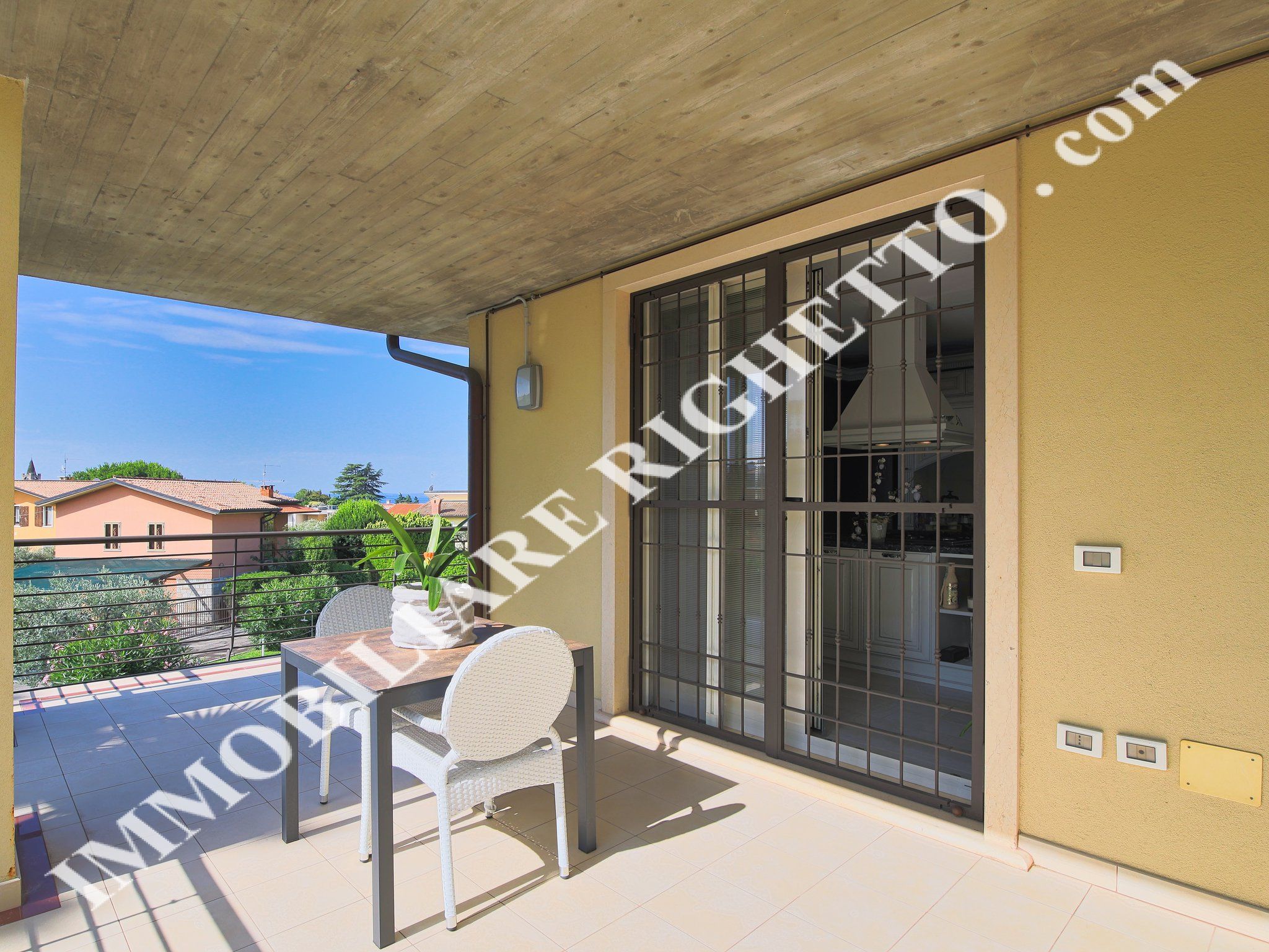 offerta immobile in affitto Recente villa d'angolo a due passi dal centro e dal Lago