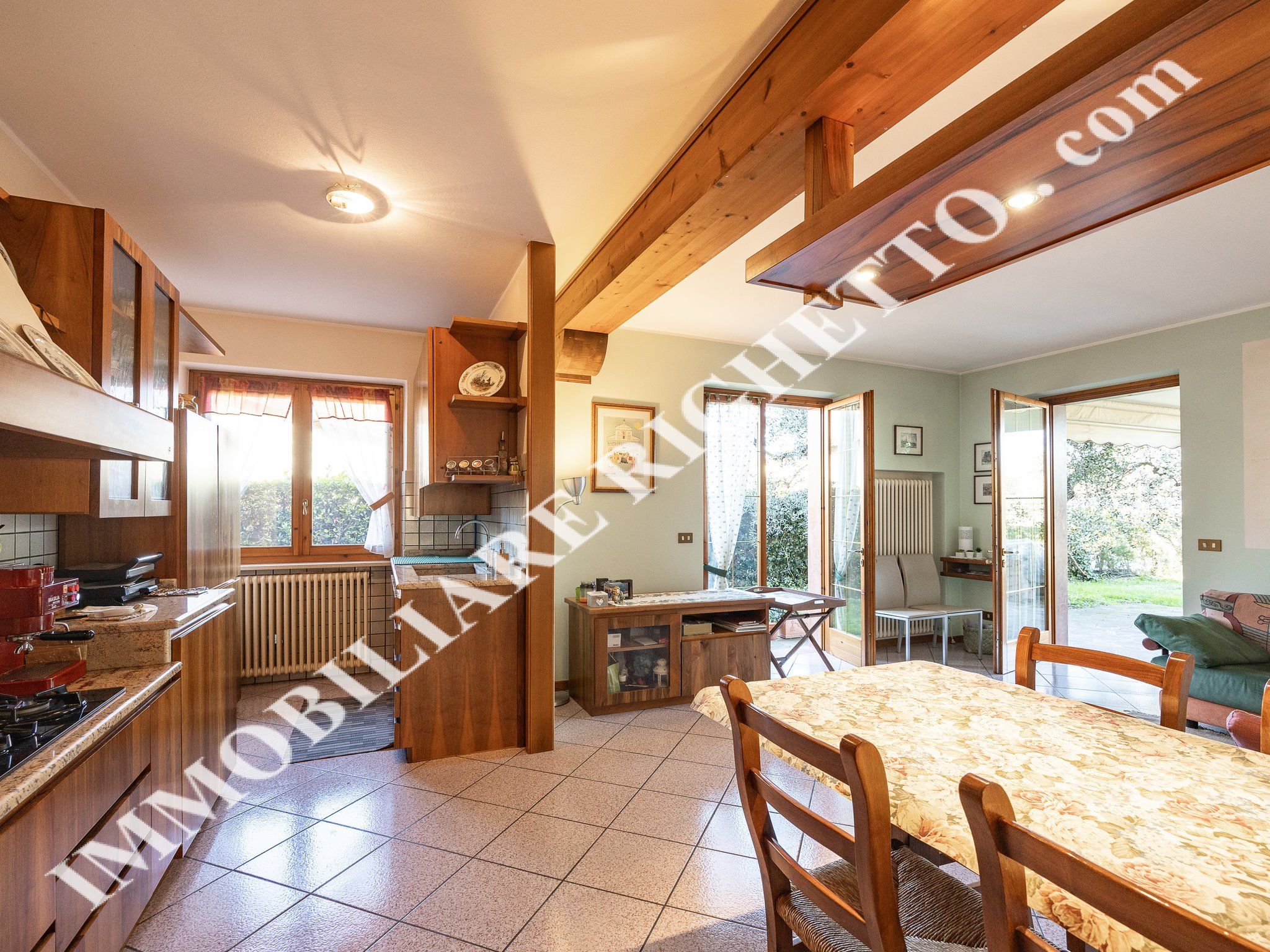 offerta immobile in vendita Ampio appartamento con grande terrazzo coperto.