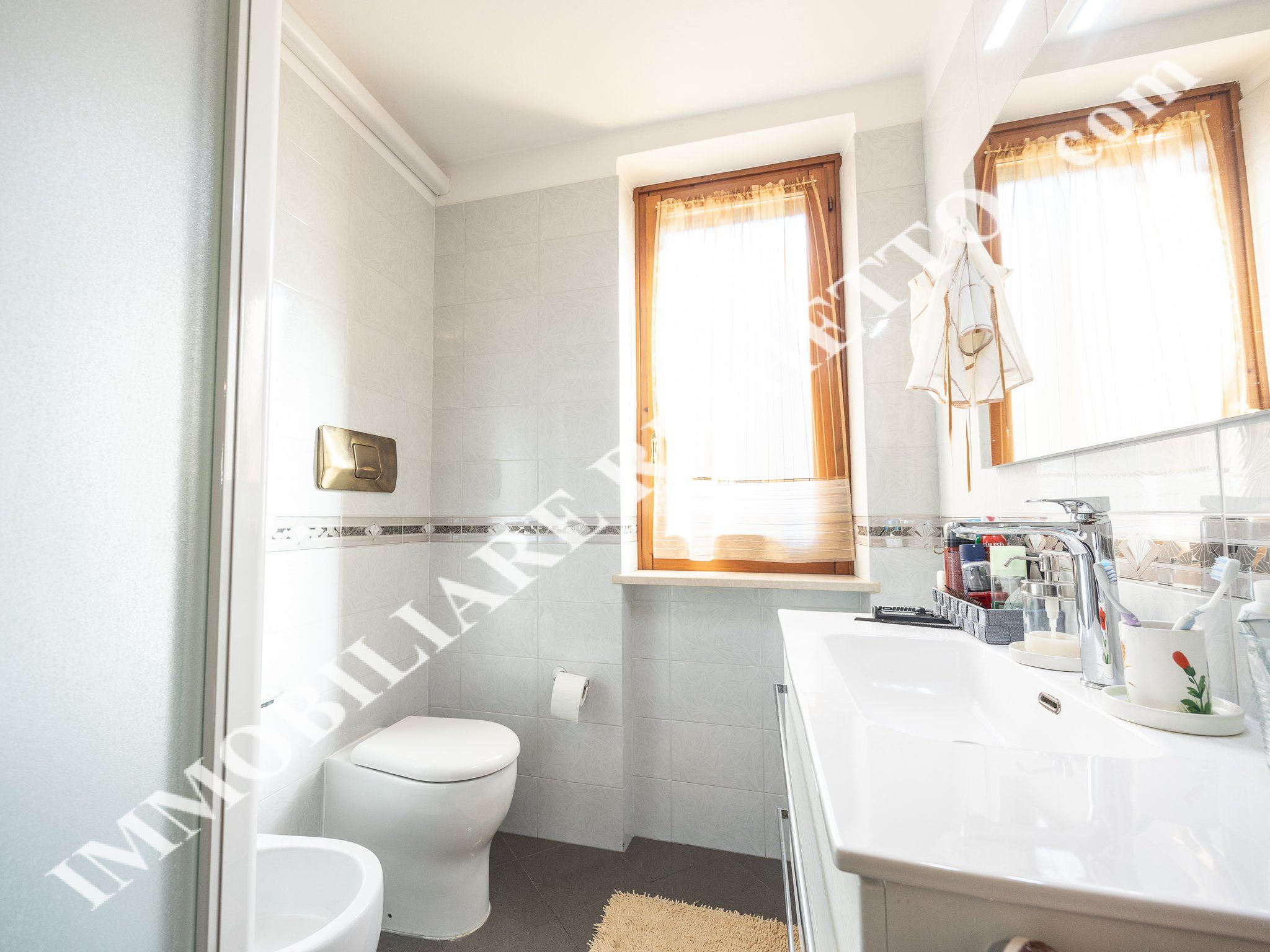 offerta immobile in vendita Ampio appartamento con grande terrazzo coperto.