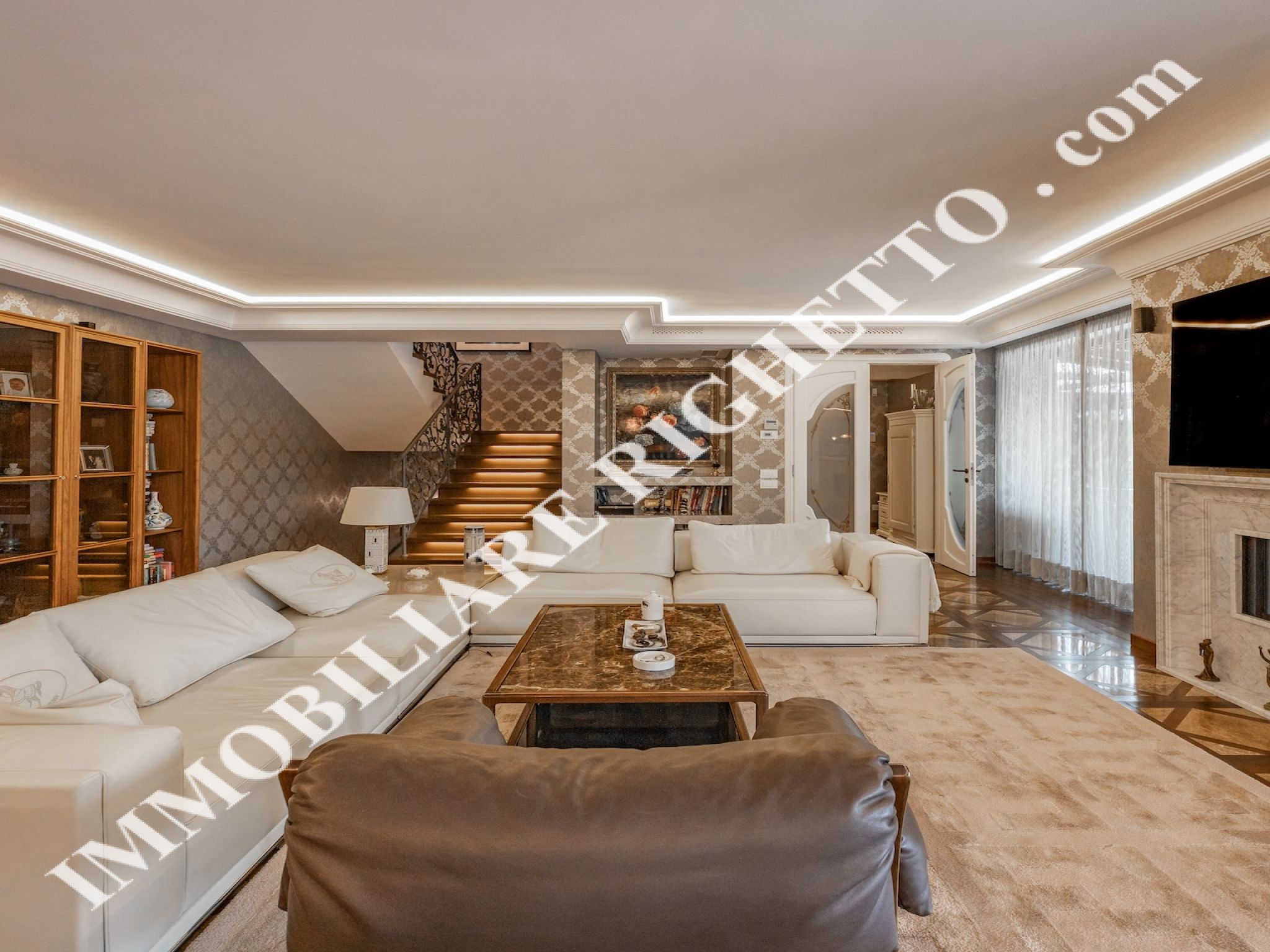 offerta immobile in vendita Splendida villa con piscina, a due passi dal Lago.