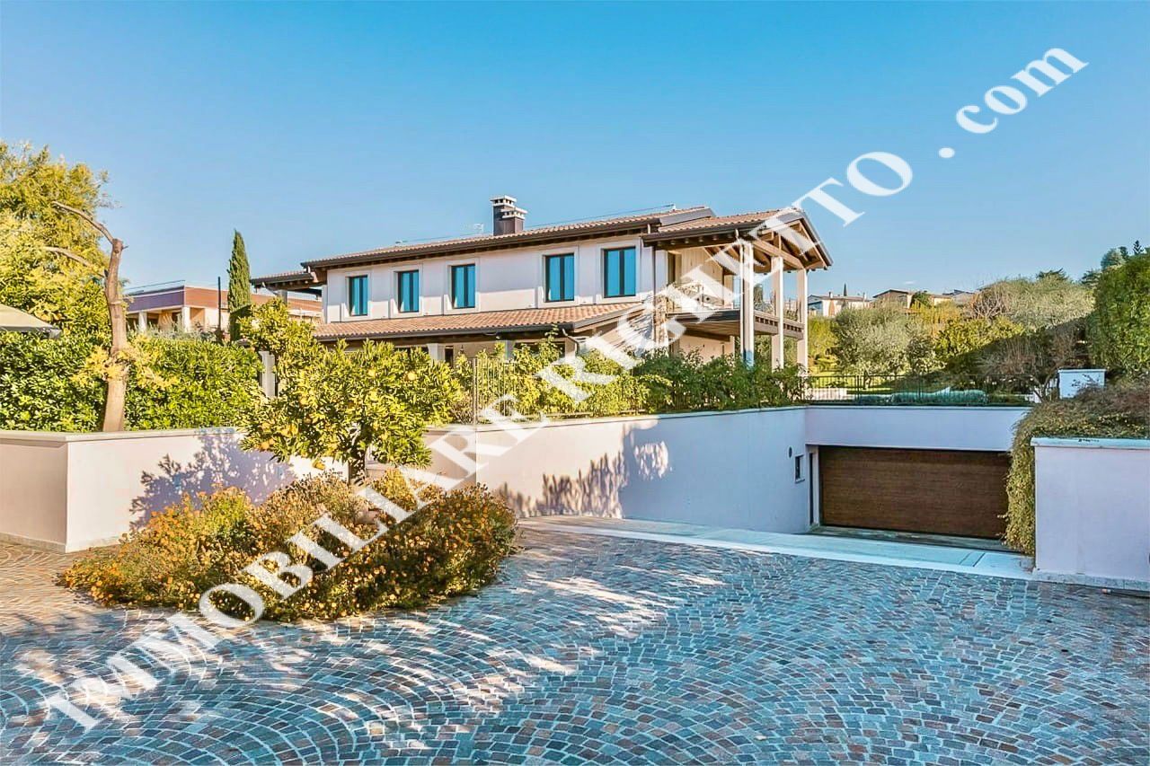 offerta immobile in vendita Villa di Lusso a due passi dal Lago.