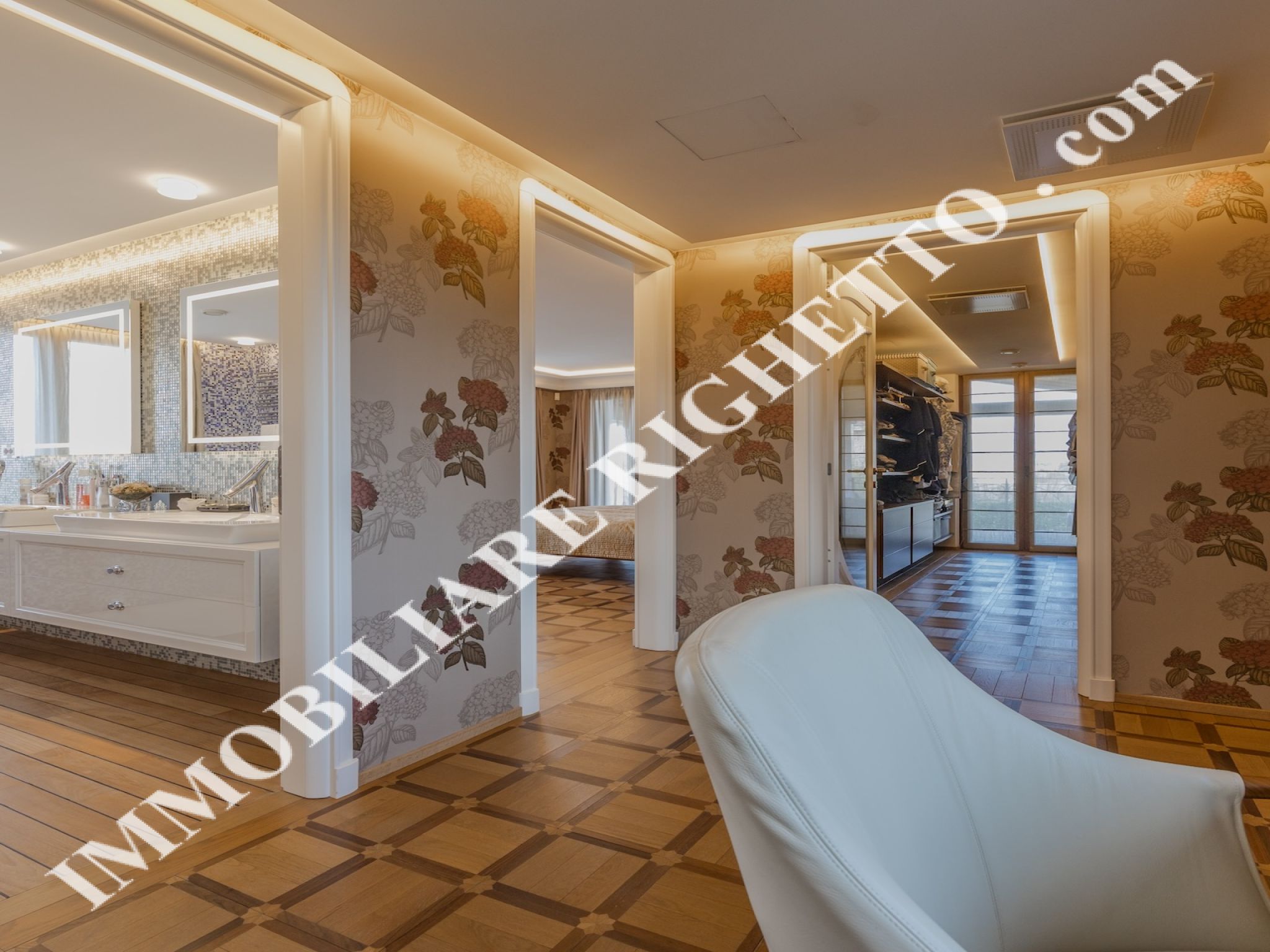 offerta immobile in vendita Splendida villa con piscina, a due passi dal Lago.