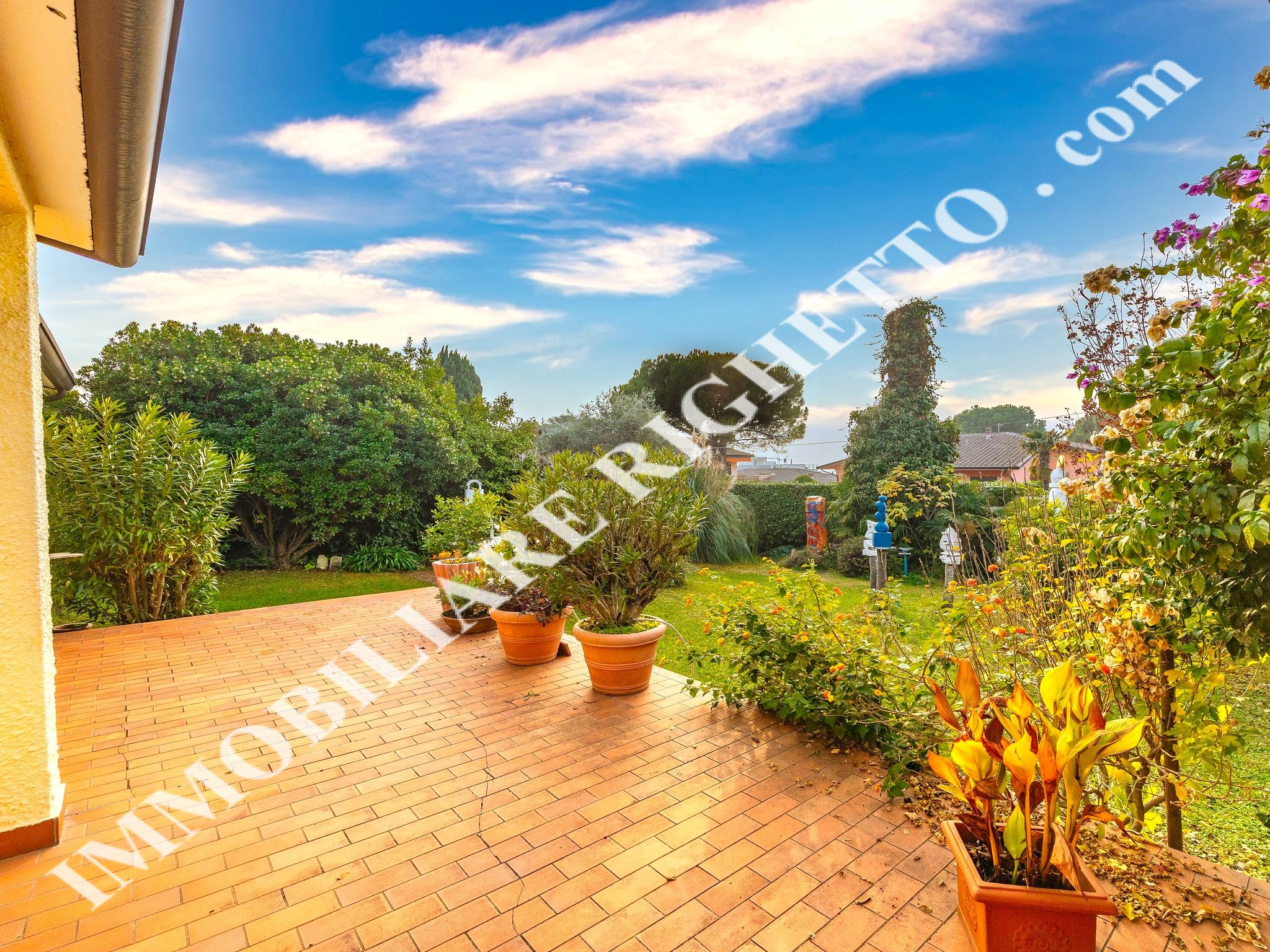 offerta immobile in vendita Villetta singola con grande giardino privato.