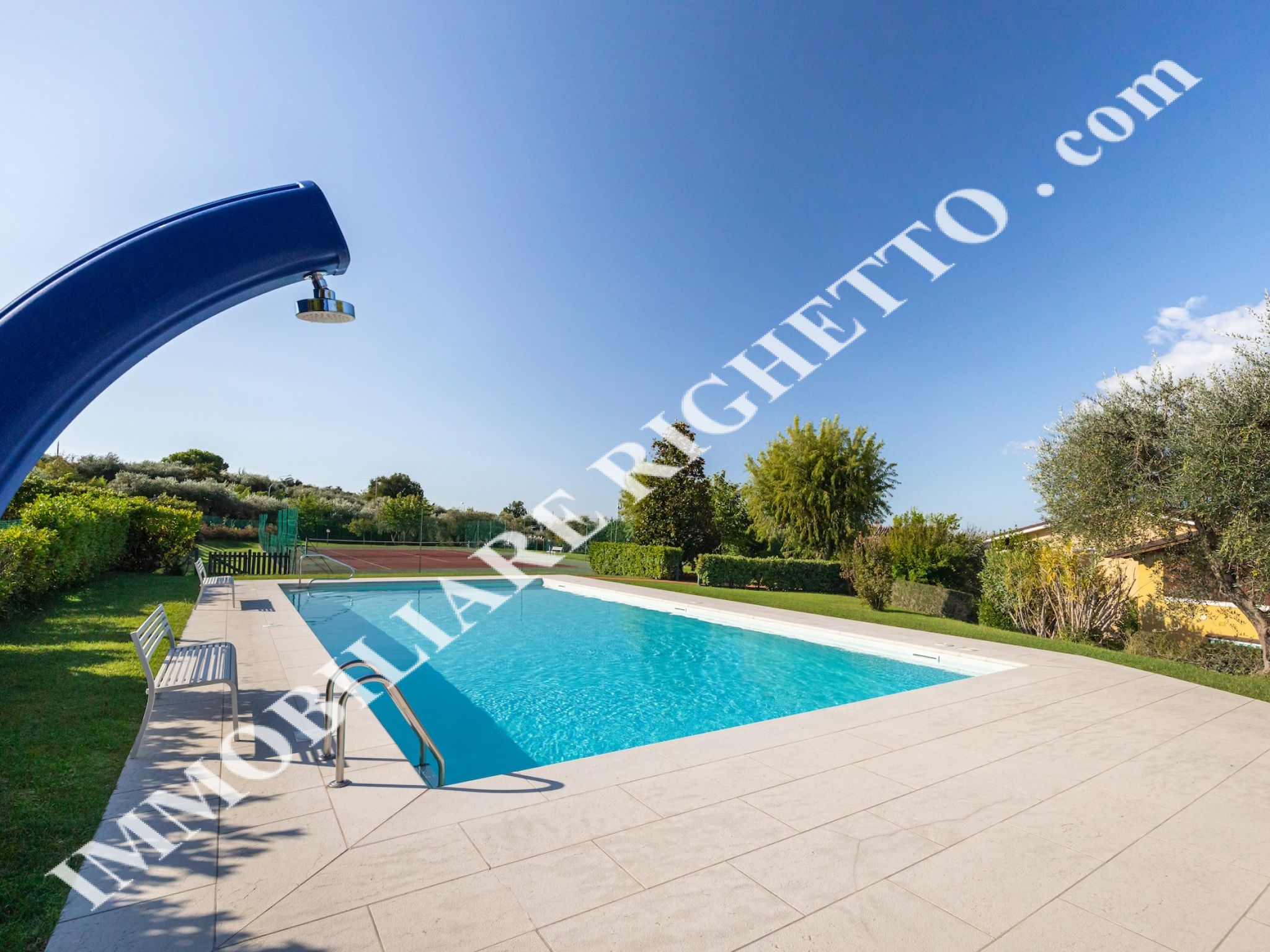offerta immobile in vendita Ampio appartamento con VISTA LAGO.
