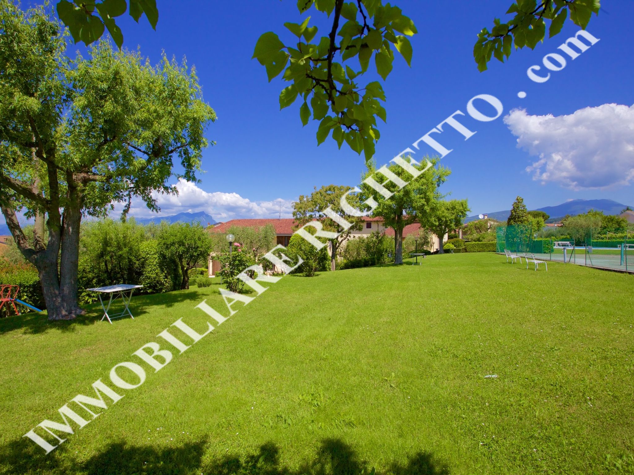 offerta immobile in vendita Ampio appartamento con VISTA LAGO.